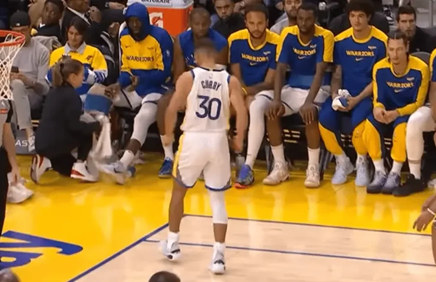 Entorse de Stephen Curry - YouTube - Chaine Chaz NBA (DR)